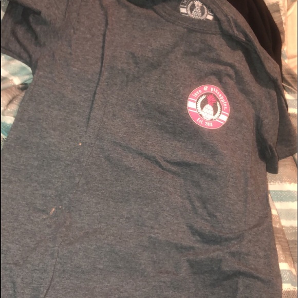 Shirts ! - Picture 2 of 4